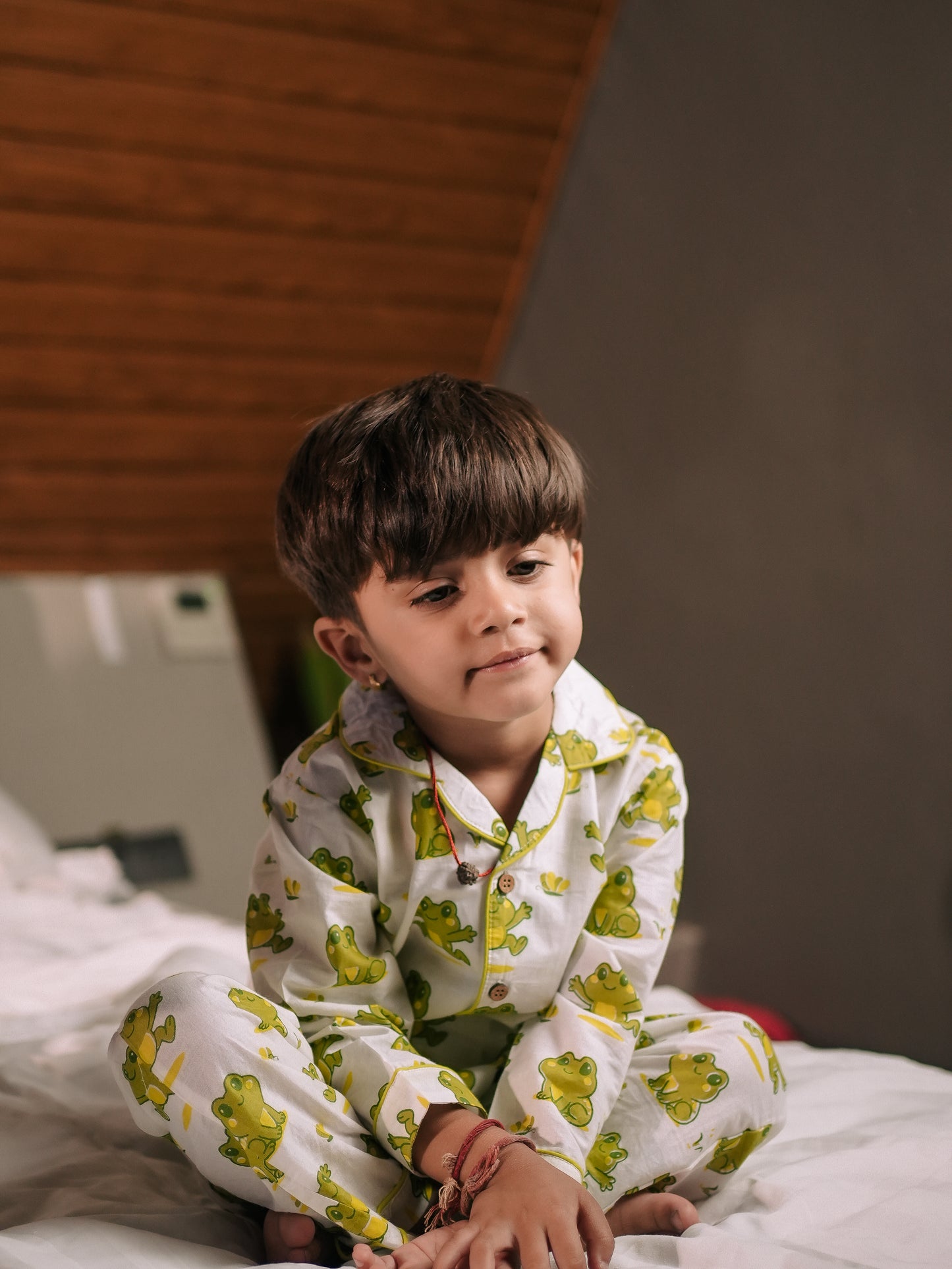 Froggy Flutter Kids Unisex Collar Night Suit